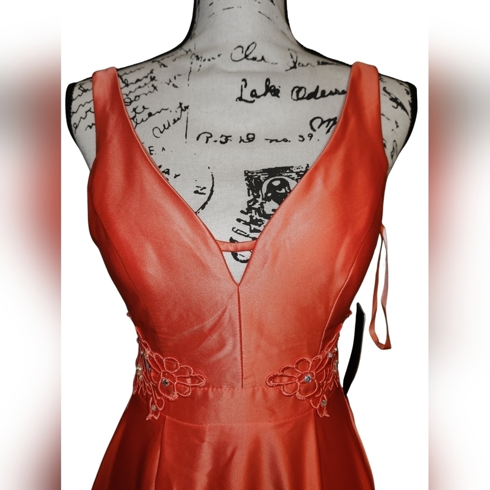 City Vibe Crochet Side Inset Satin Ball Gown - Picture 6 of 16